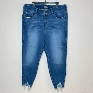 Torrid Feel The Fit Jegging Super Soft Jeans Size 24 / 3 Buttons Stretch